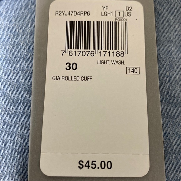 Guess Gia Rolled Cuff Short - Picture 6 of 8